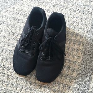 Adidas Torsion Volleyball Shoes - size 7